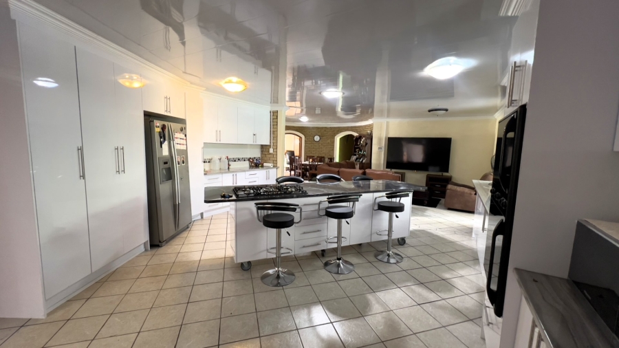 4 Bedroom Property for Sale in Langenhovenpark Free State